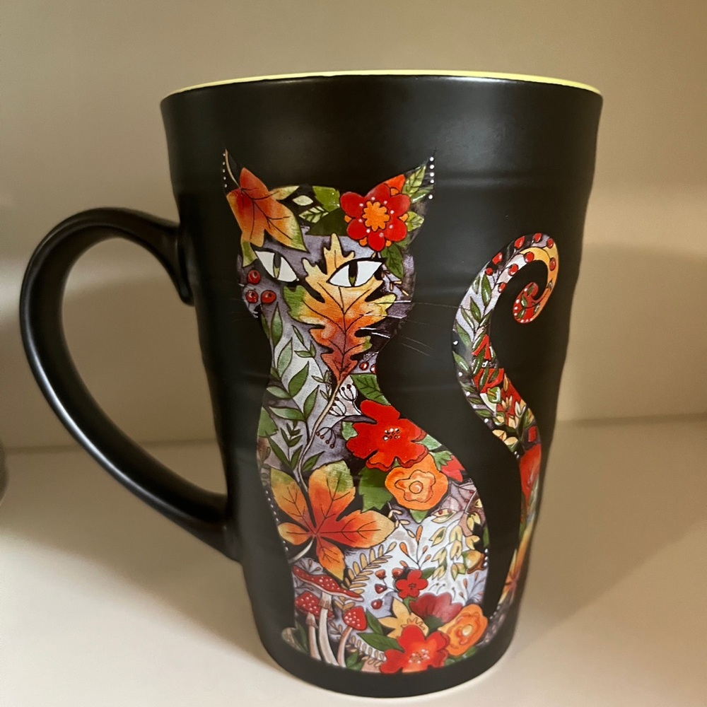 Prima Design Floral And Leaf Ribbed Cat Coffee Mug - Picture 2 of 4